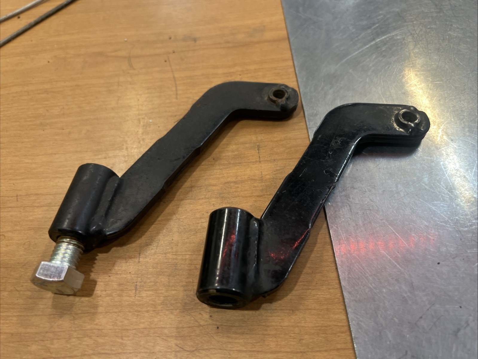 Harley Davidson oem Front Footboard Brackets #47365-09