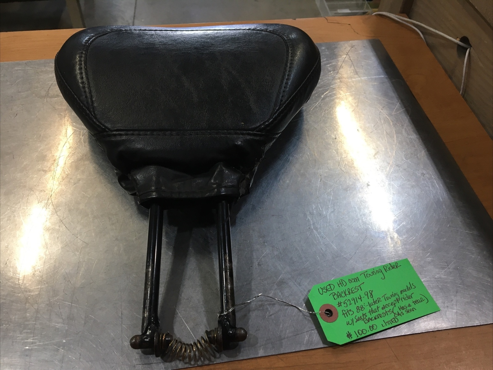 Harley Davidson oem Touring Rider Backrest #52914-98