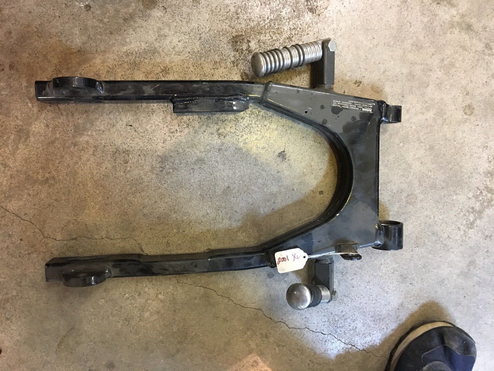 02 HARLEY SPORTSTER 883 ROADSTER XL883R OEM REAR SWINGARM