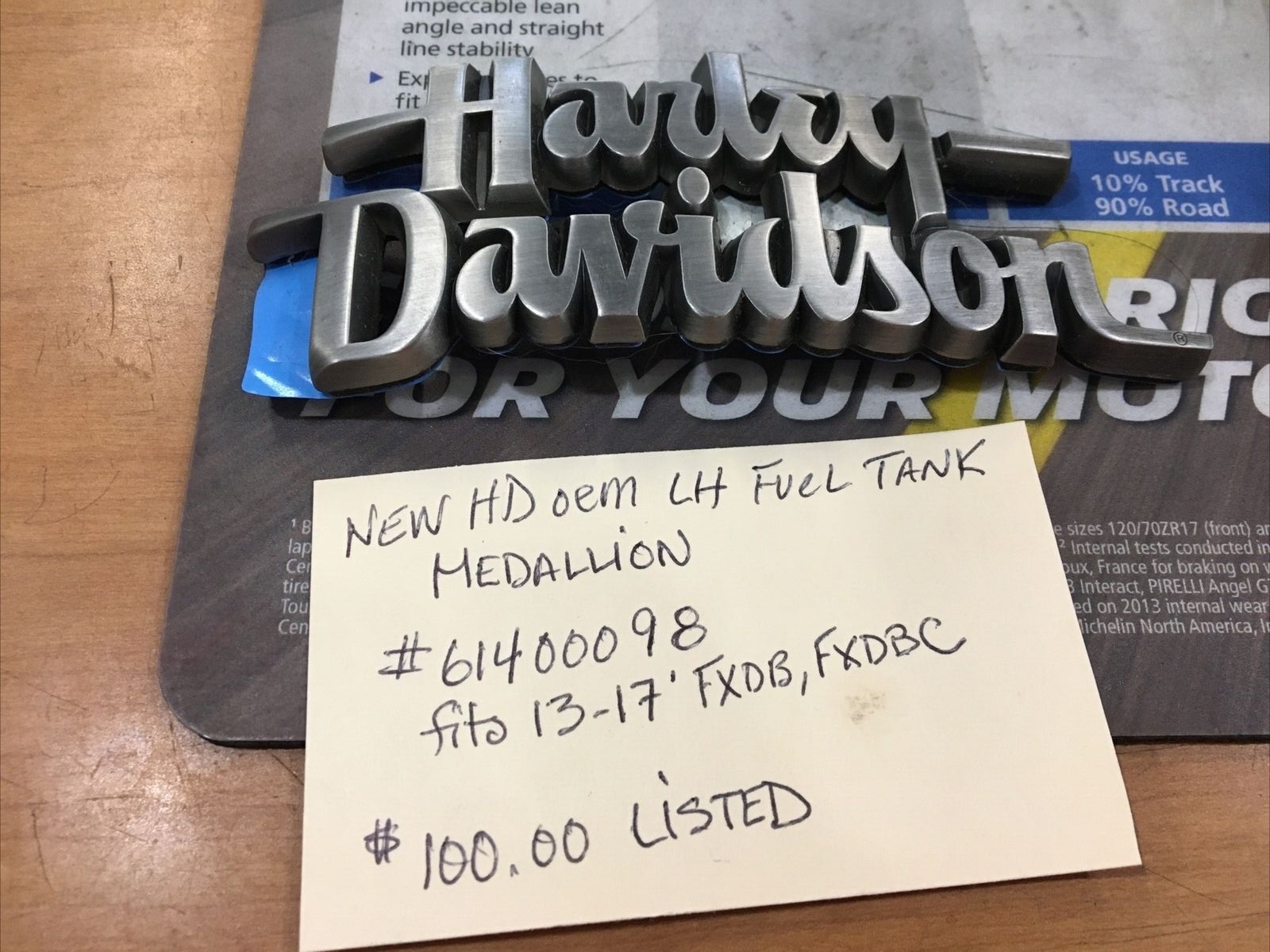 Harley Davidson oem LH Fuel Tank Medallion #61400098