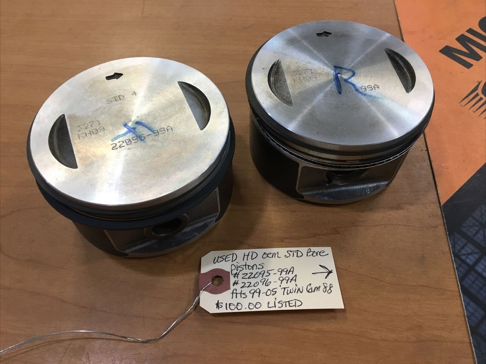 Harley Davidson oem STD bore pistons #22095-99A/22096-99A