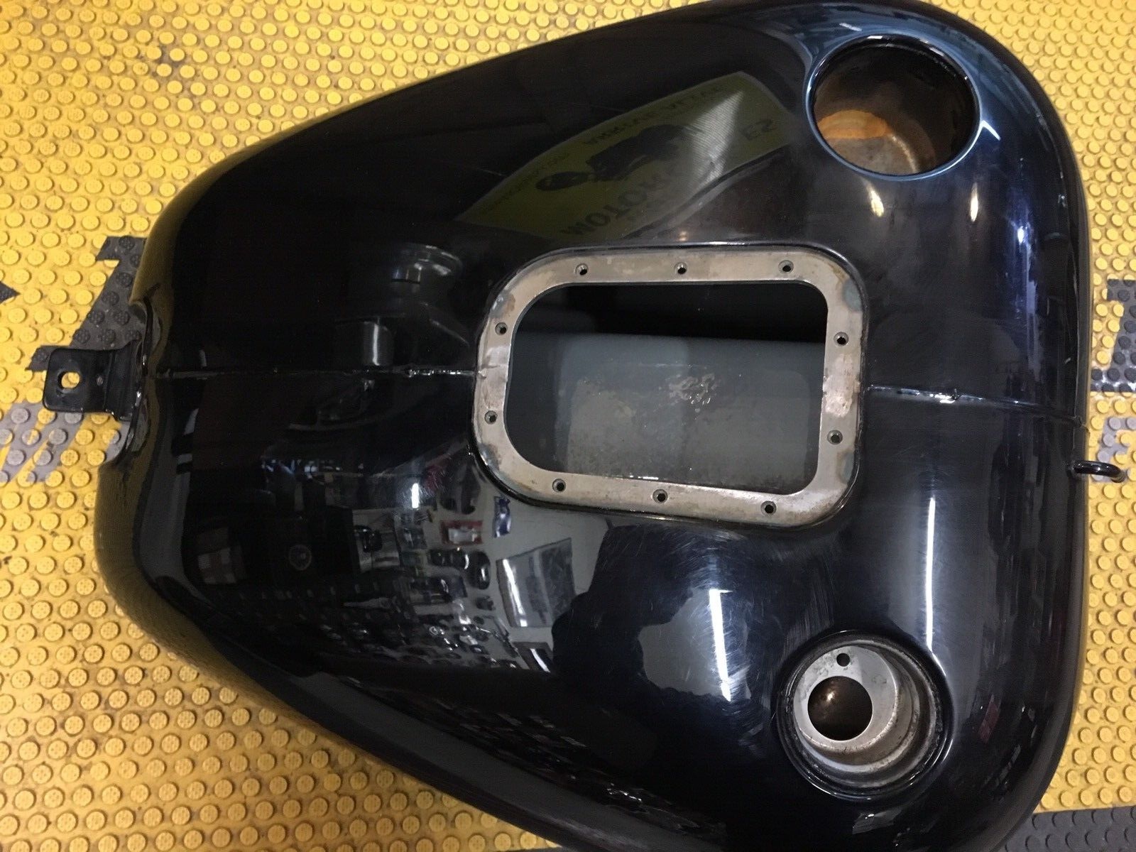 Harley Davidson Fuel Tank  01 FLSTCI | Knobtown Cycle