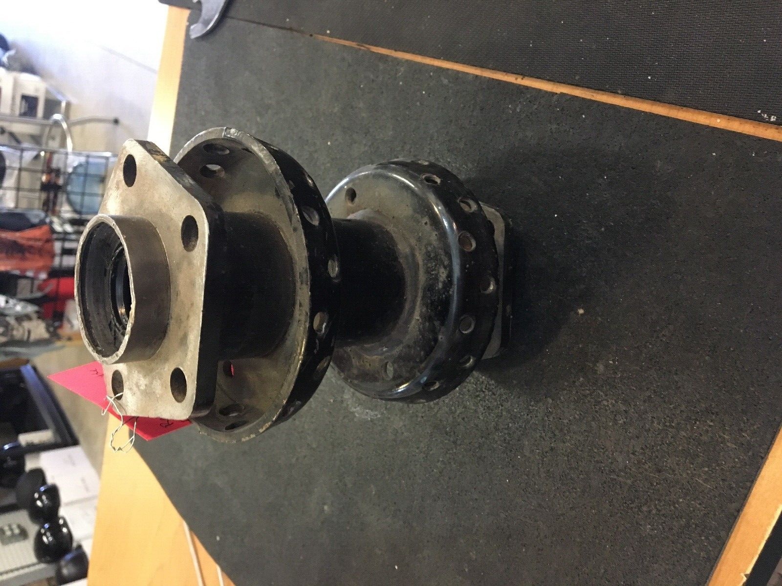 Harley Davidson OEM 40-spoke Rear Hub #40976-86