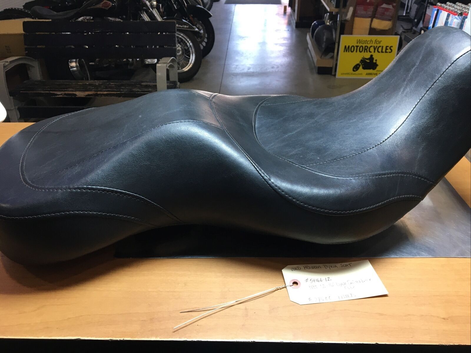 Harley Davidson oem Dyna Seat #54166-12 | Knobtown Cycle