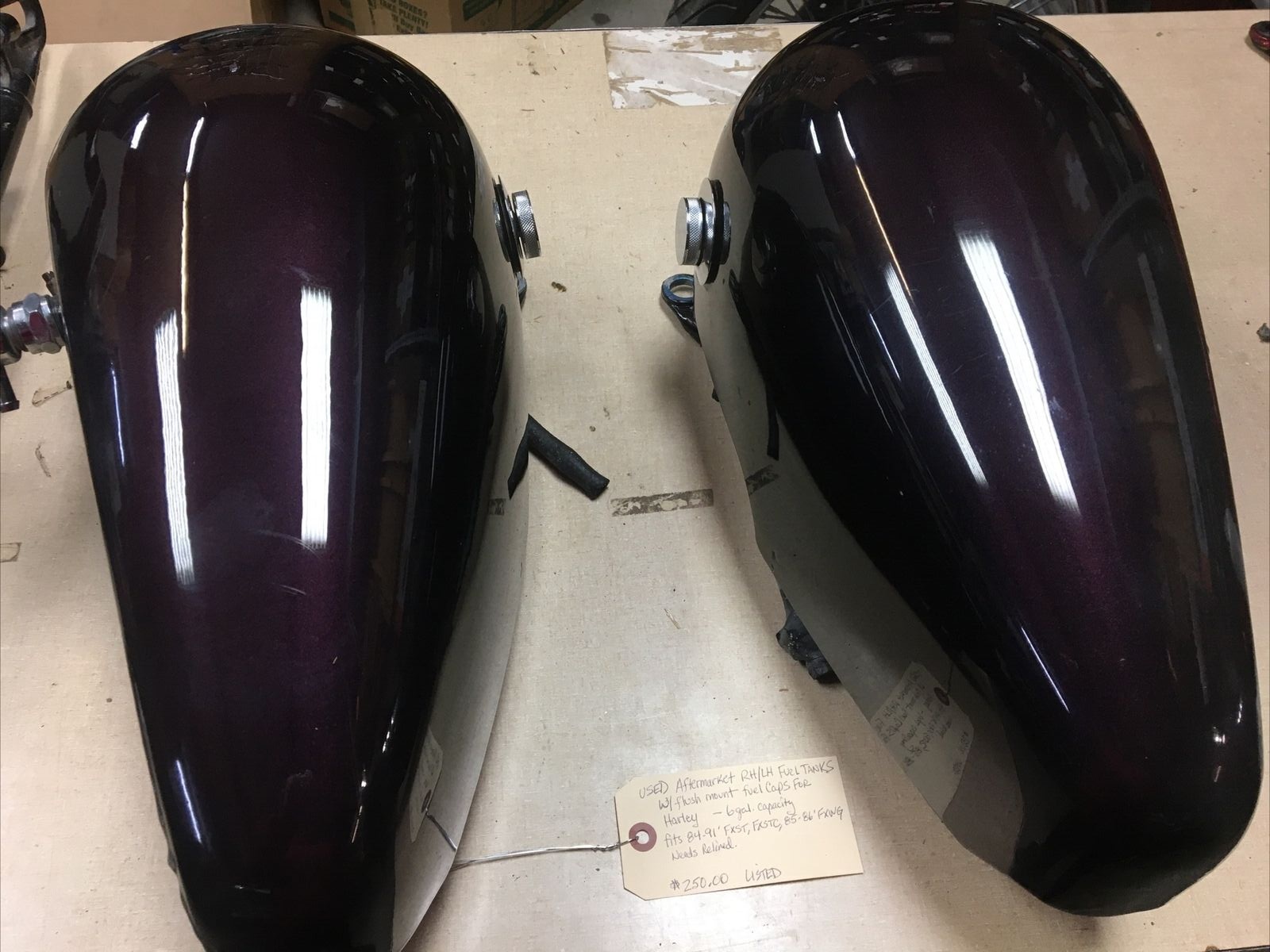 Aftermarket RH/LH Fuel Tanks For Harley With Flush Mount