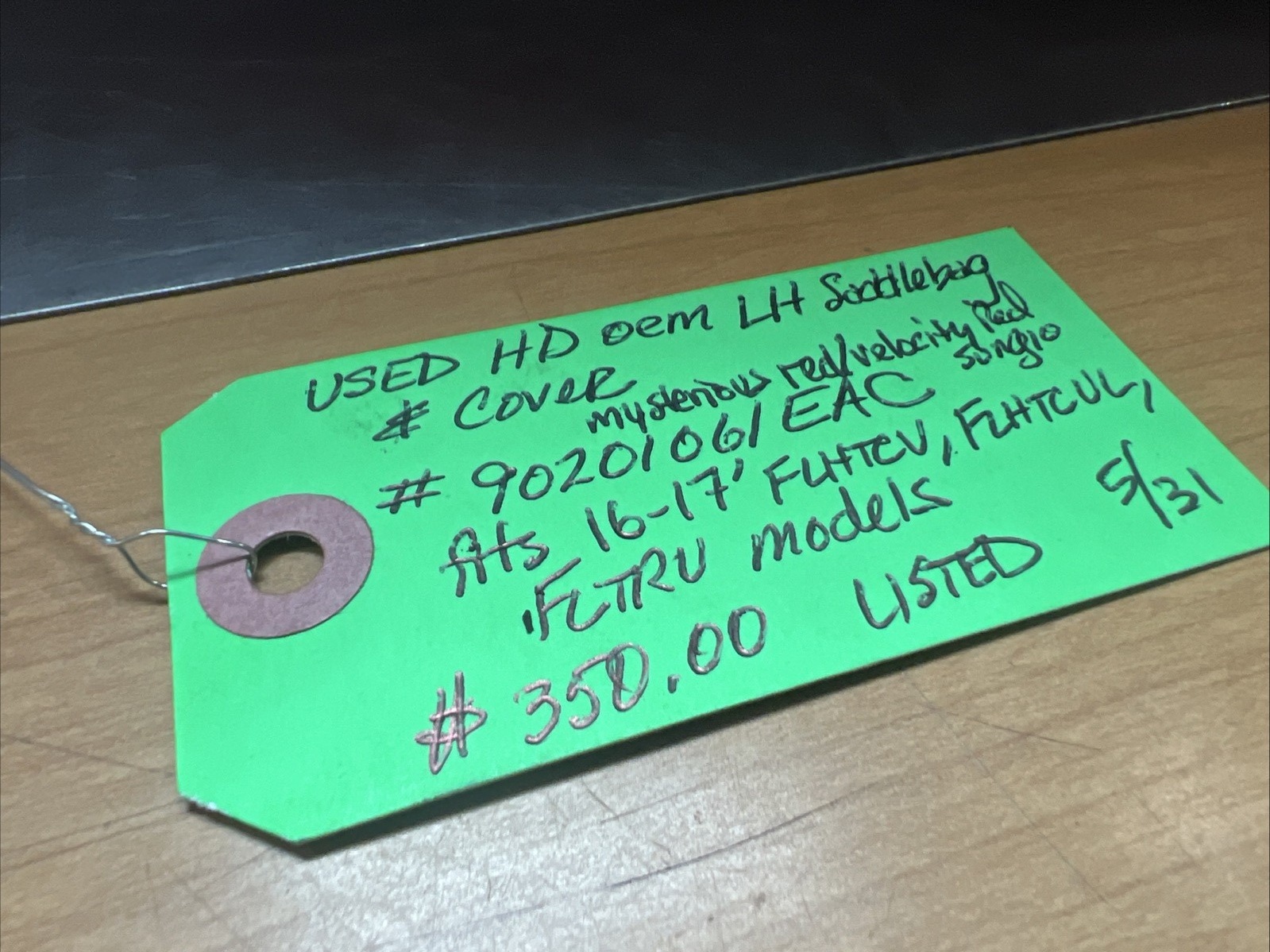 Harley Davidson oem LH Saddlebag & Cover #90201061EAC