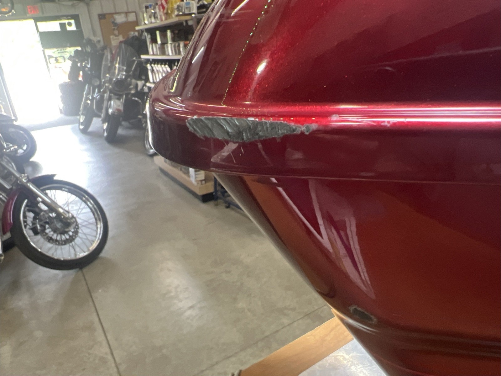 Harley Davidson oem LH Saddlebag & Cover #90201061EAC