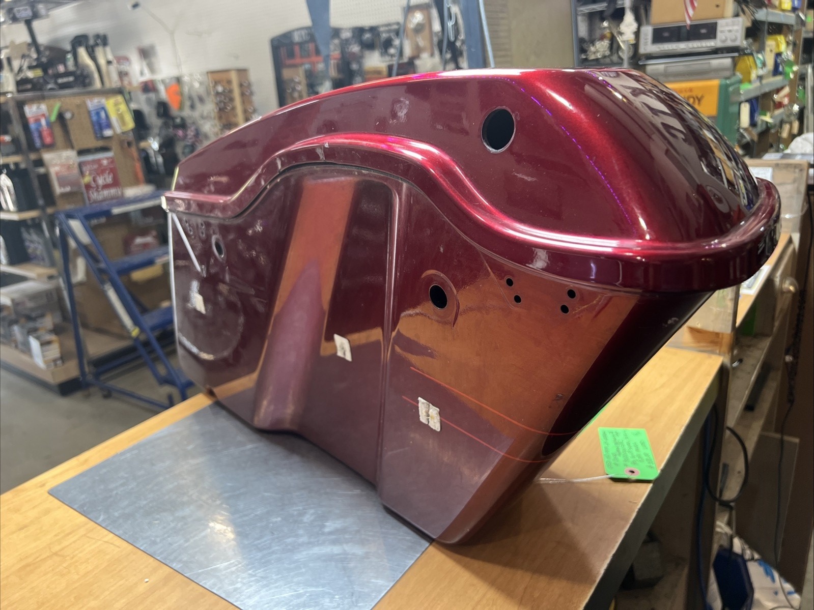 Harley Davidson oem LH Saddlebag & Cover #90201061EAC