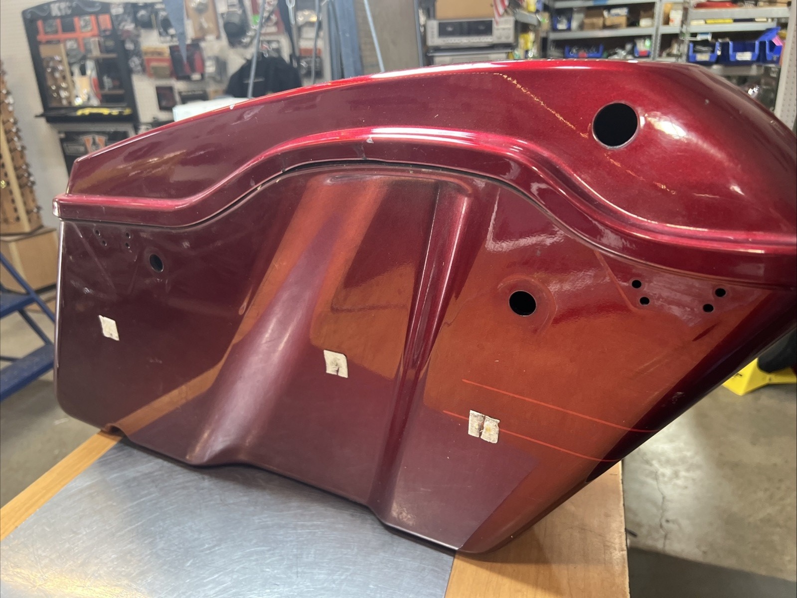 Harley Davidson oem LH Saddlebag & Cover #90201061EAC