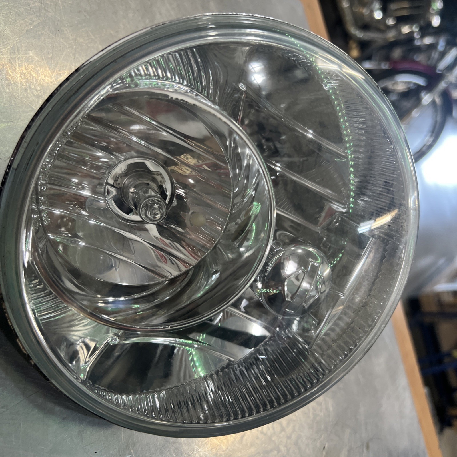 Harley Davidson oem Dual Halogen Headlamp #67700064