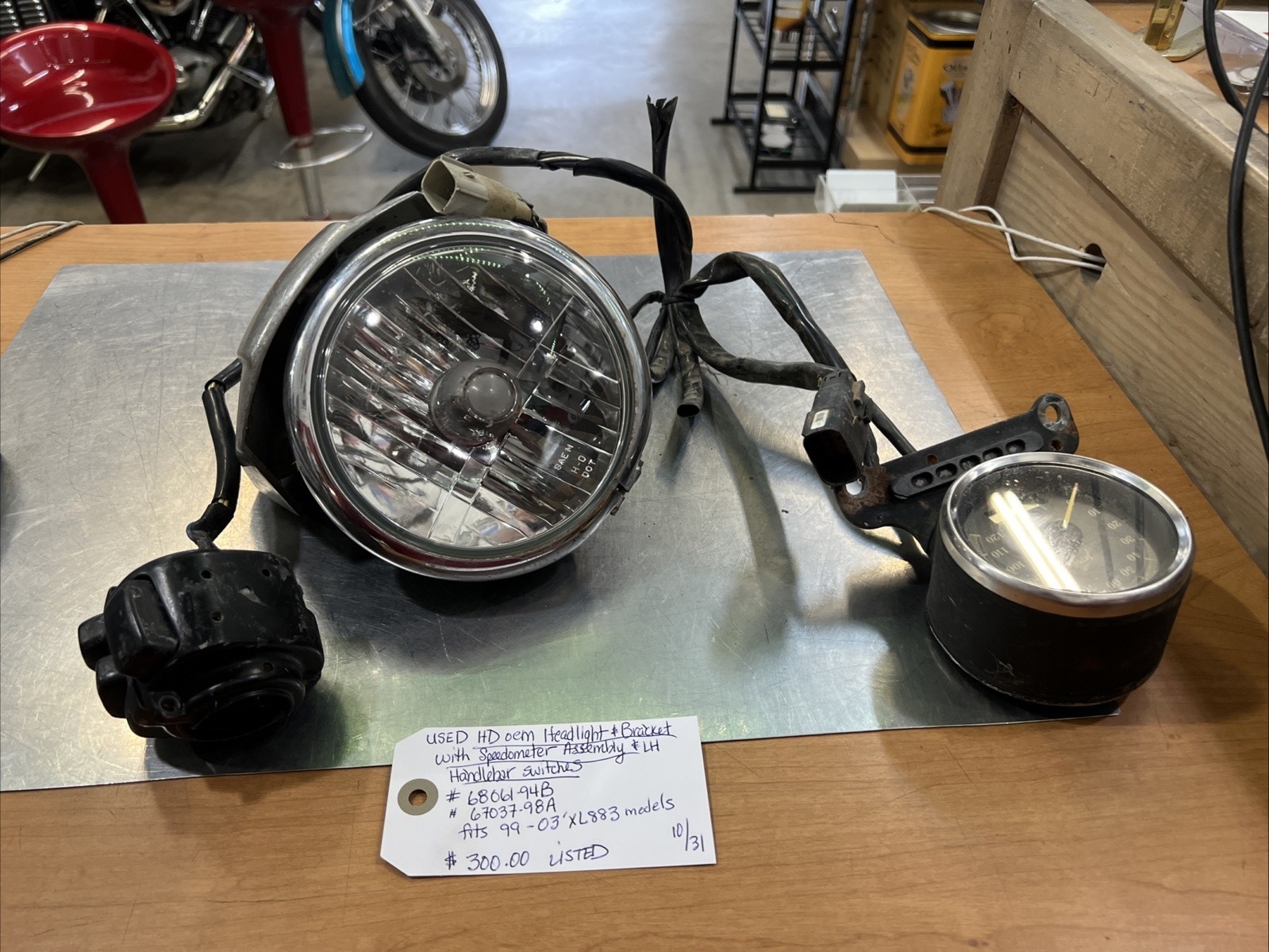 Harley Davidson oem Headlight & Bracket With Speedometer