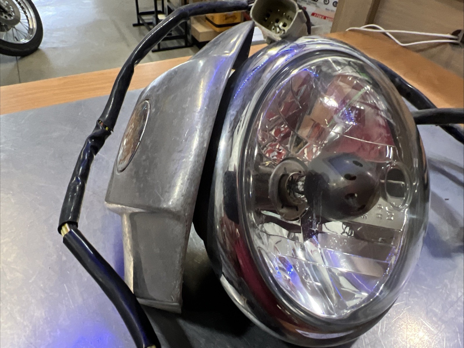 Harley Davidson oem Headlight & Bracket With Speedometer