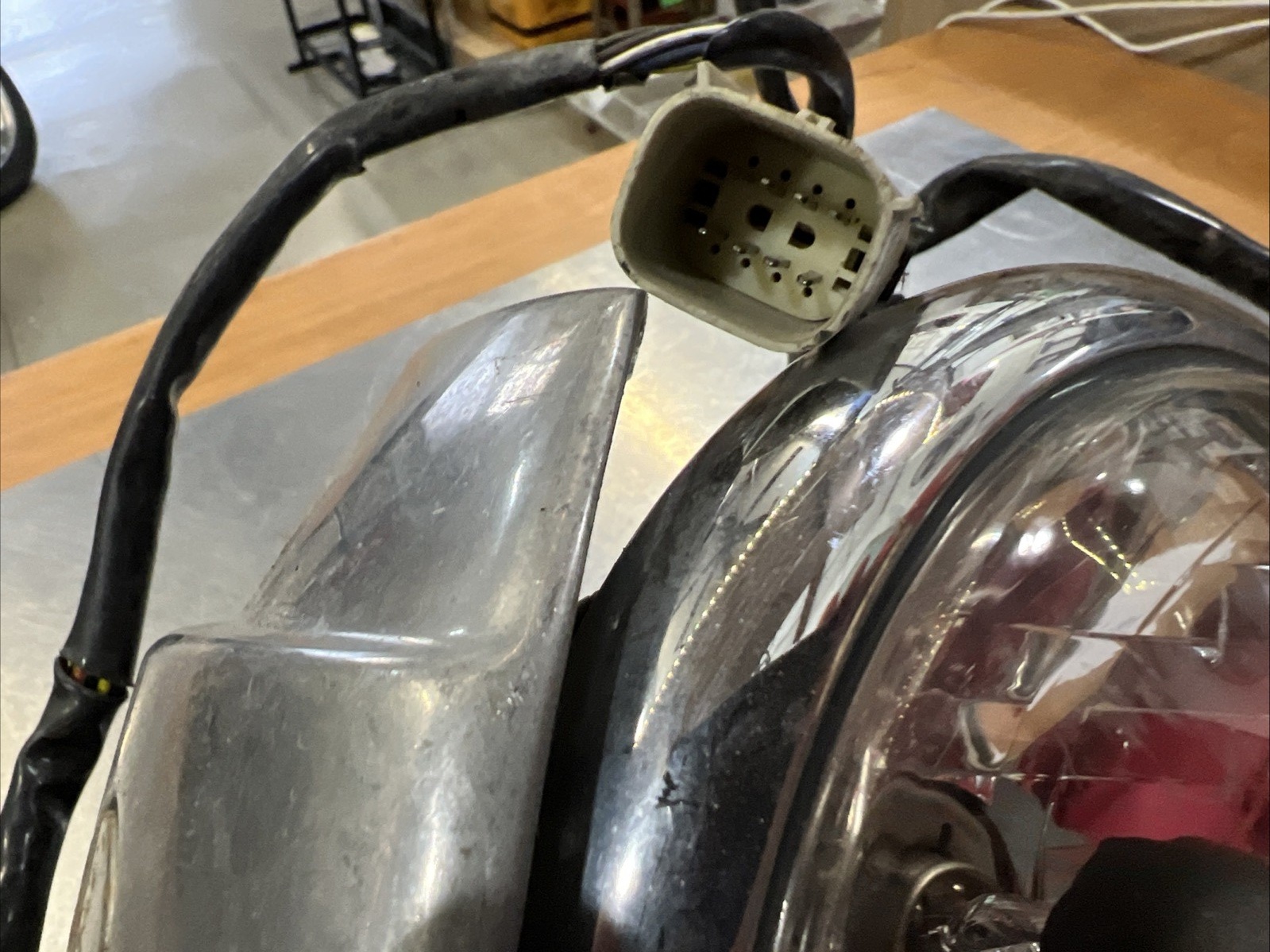 Harley Davidson oem Headlight & Bracket With Speedometer