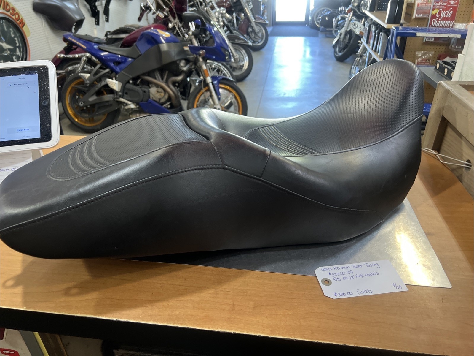 Harley Davidson oem Seat Touring #52320-09 | Knobtown Cycle