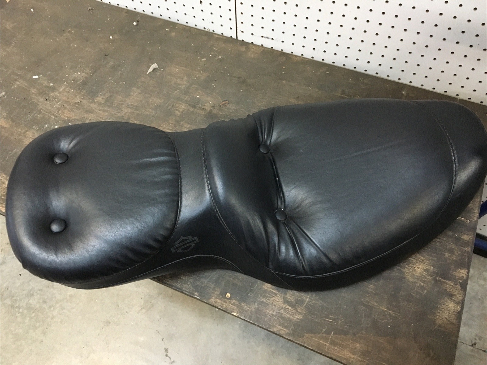 Harley Davidson oem Dyna Seat | Knobtown Cycle Kansas City