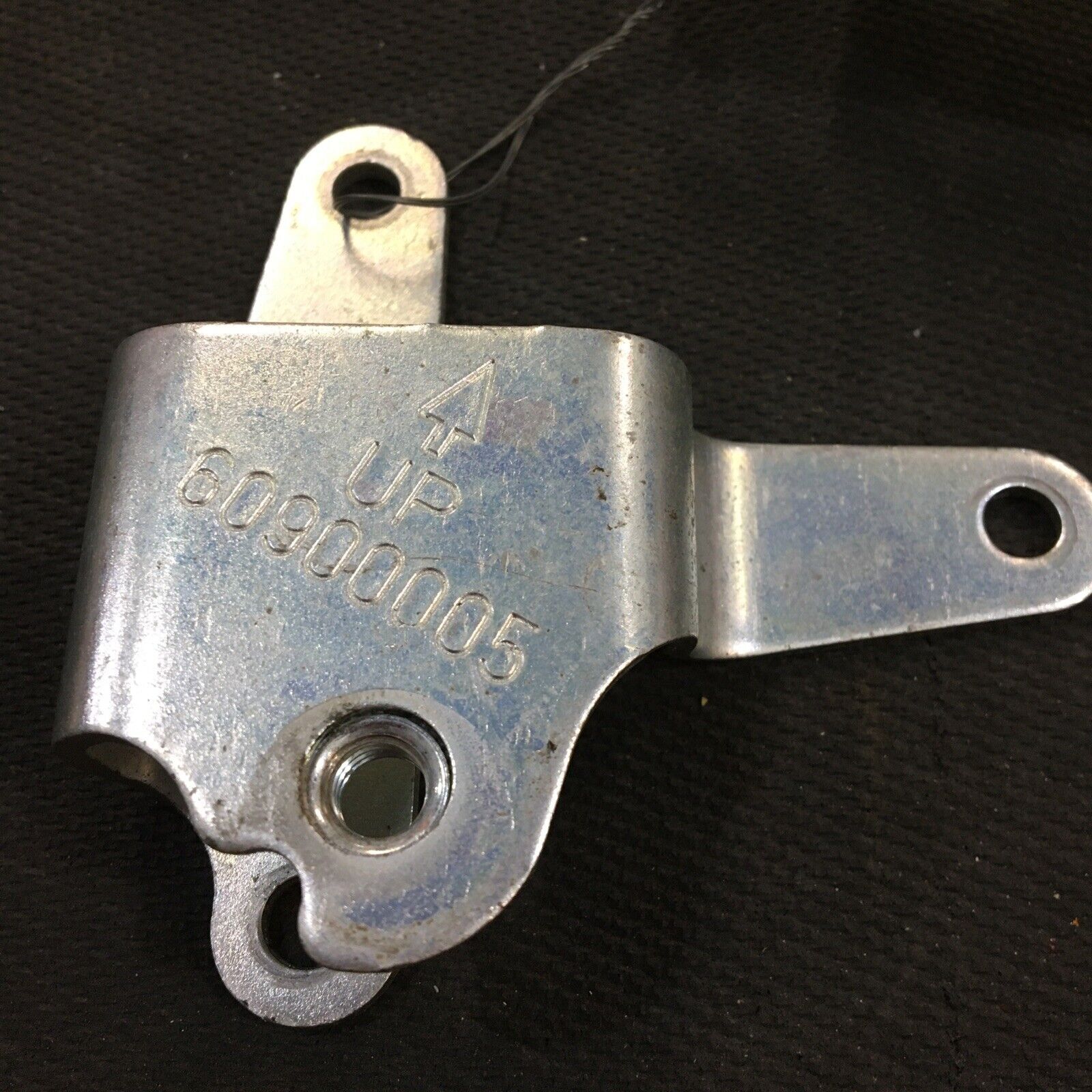 Harley Davidson OEM Air cleaner cover bracket #60900005