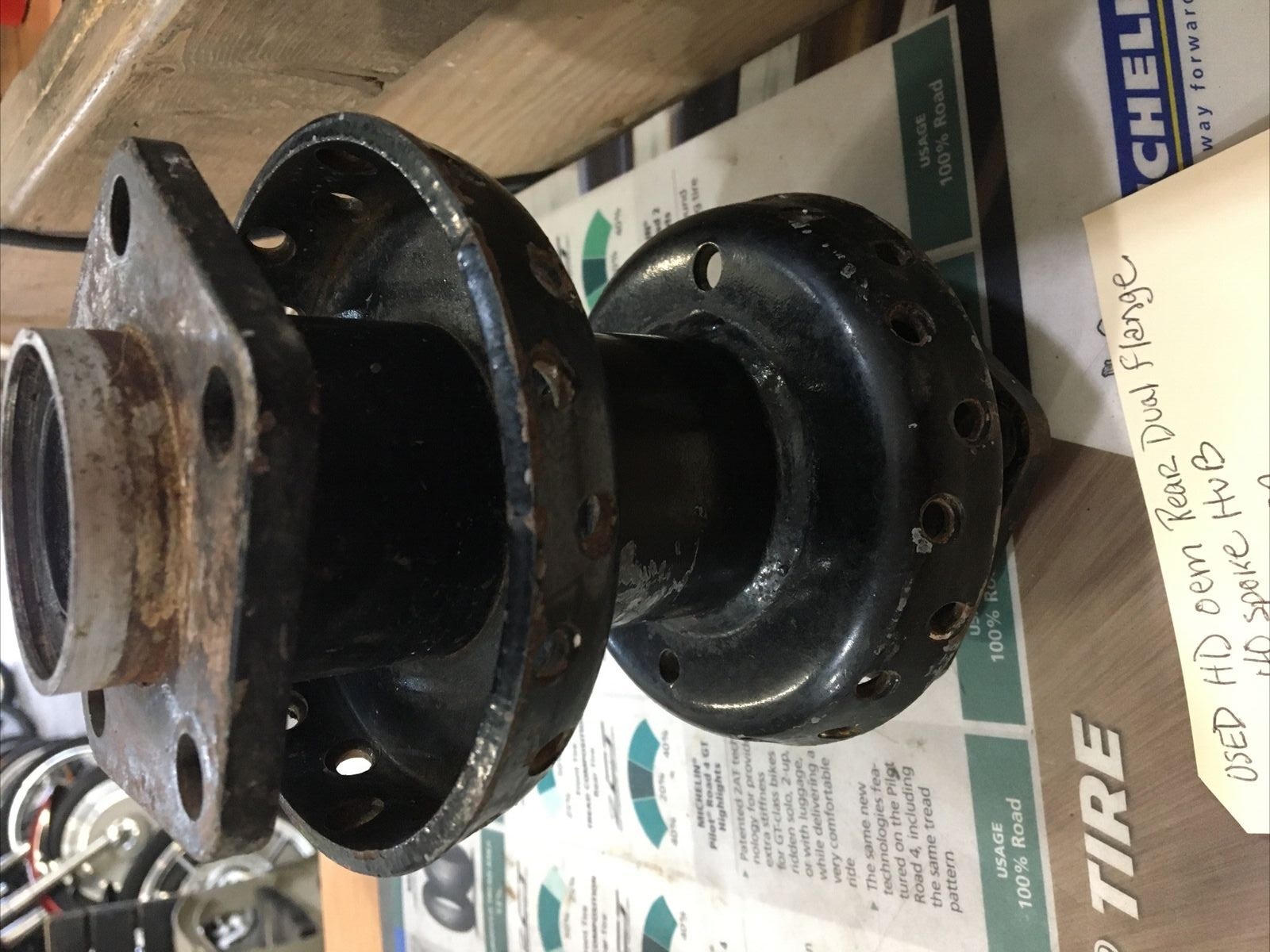 Harley Davidson oem Rear Dual Flange 40 Spoke Hub #43640-73A