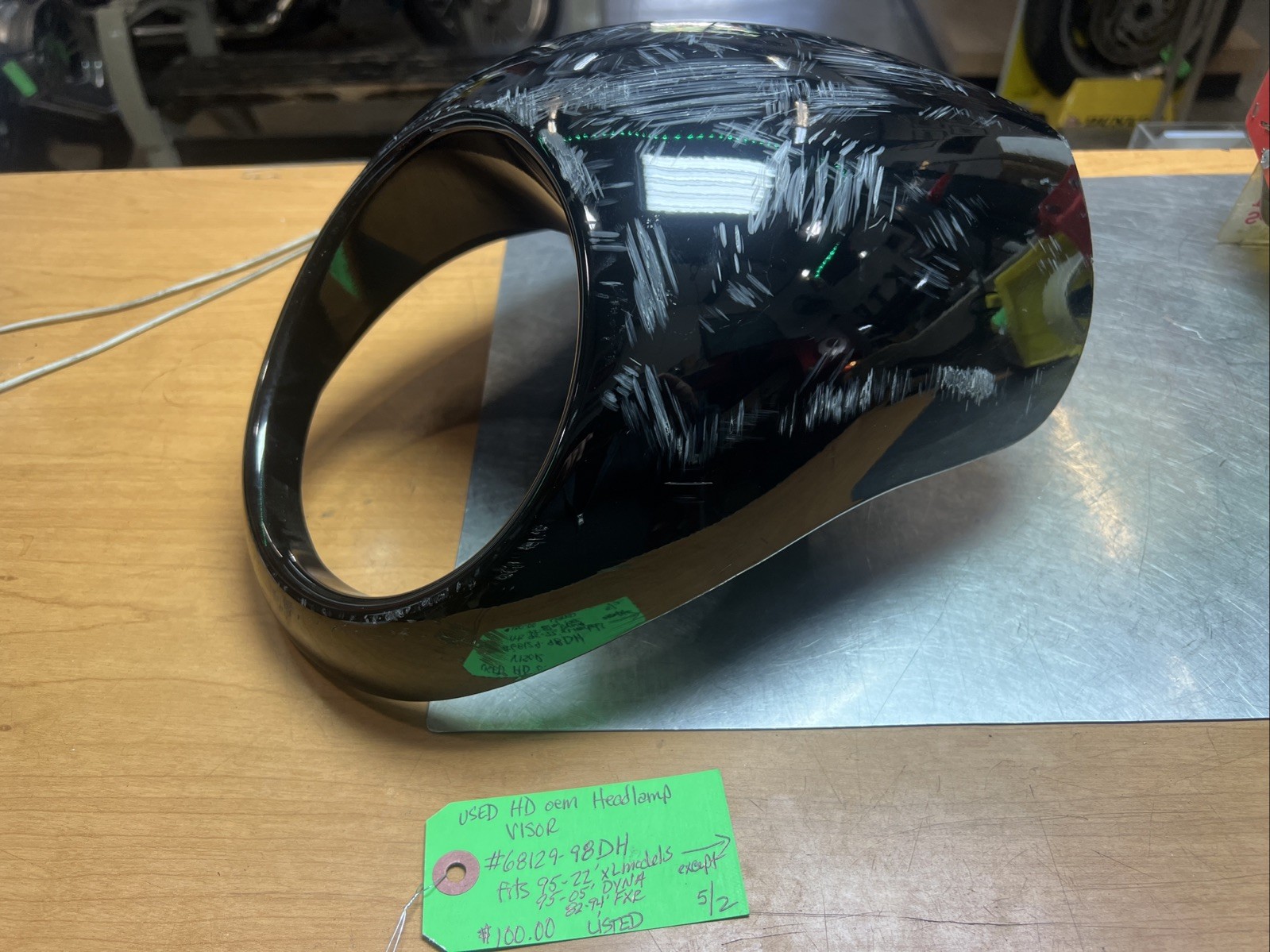 Harley Davidson oem Headlamp Visor #68129-98DH