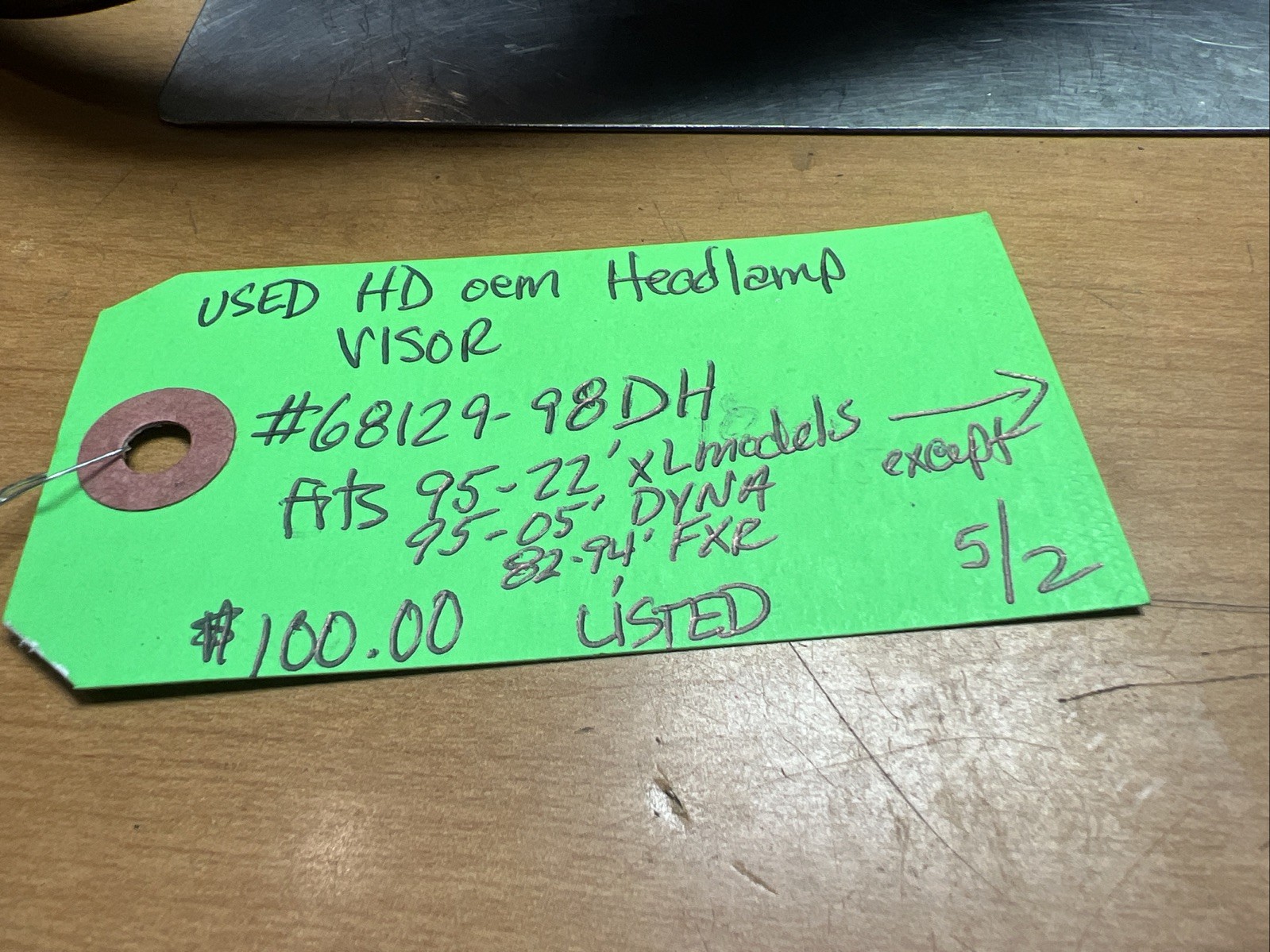 Harley Davidson oem Headlamp Visor #68129-98DH