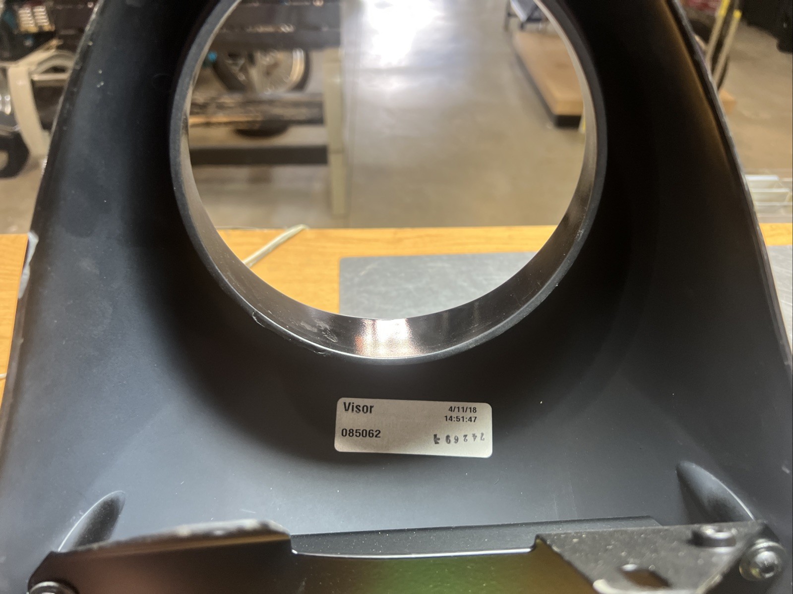 Harley Davidson oem Headlamp Visor #68129-98DH