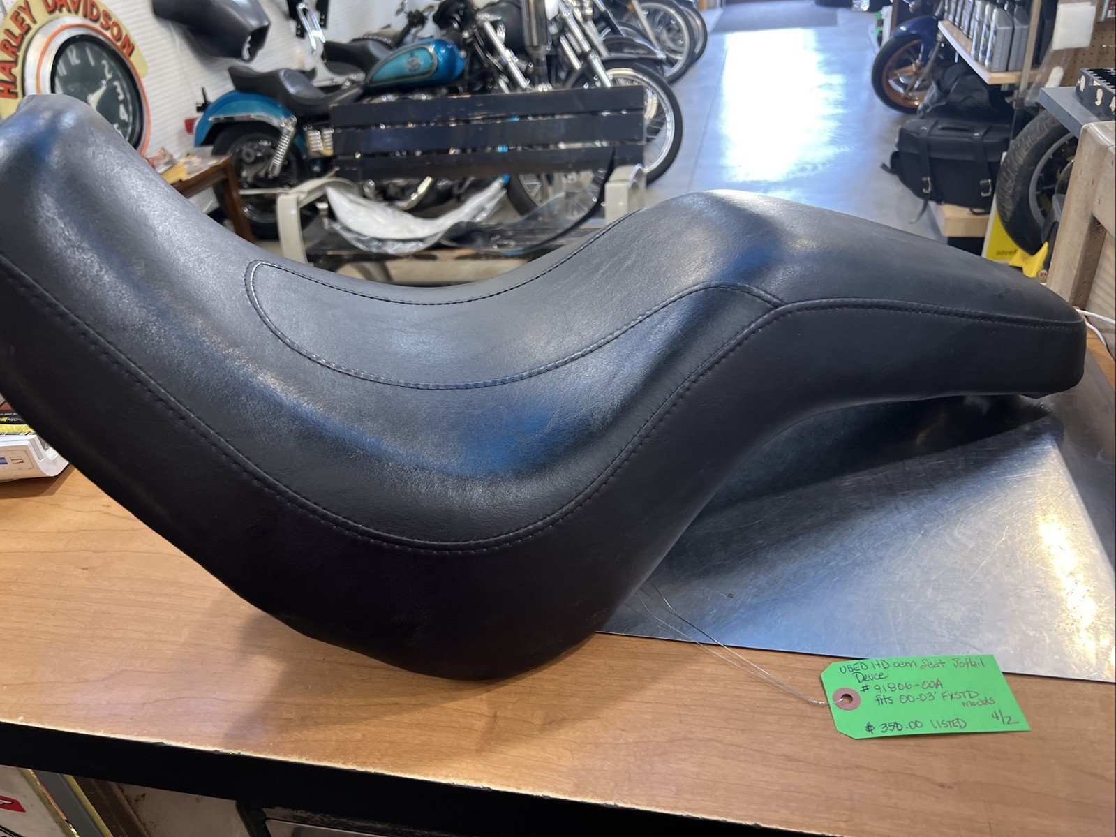 Harley Davidson oem Seat Softail Deuce #91806-00A