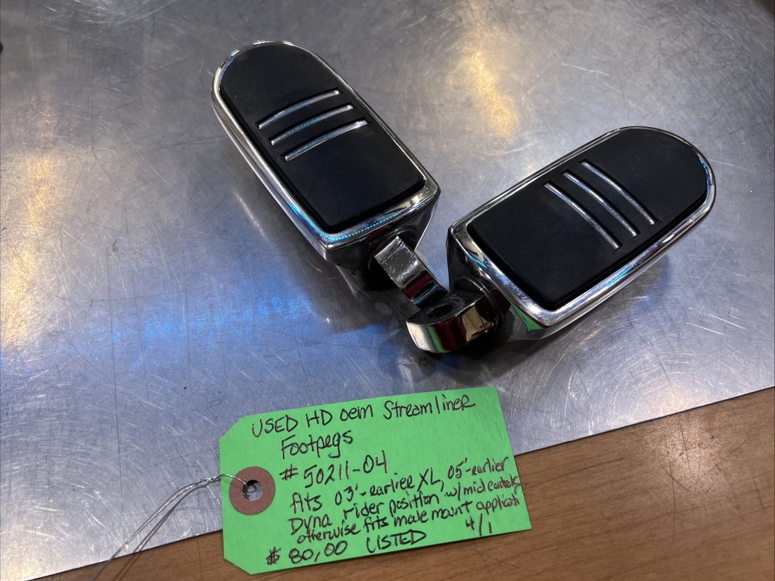 Harley Davidson oem Streamliner Footpegs #50211-04