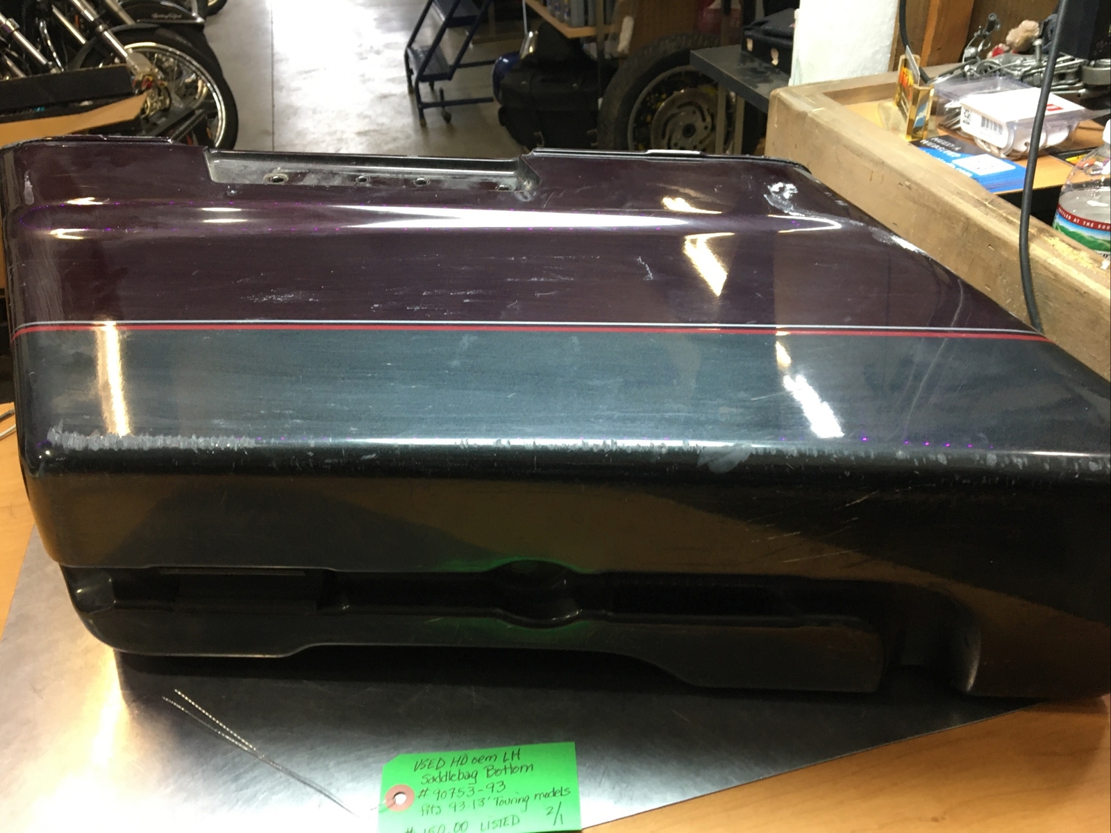 Harley Davidson oem LH Saddlebag Bottom #90753-93