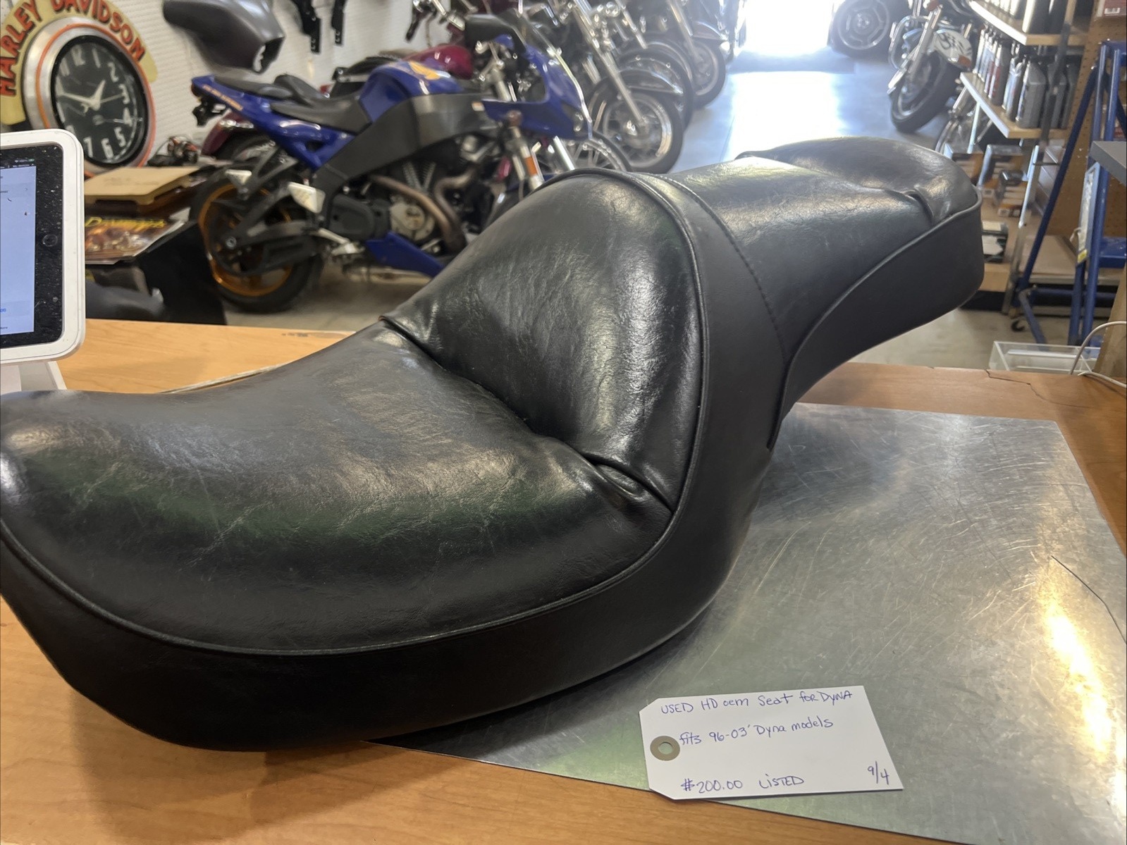 Harley Davidson oem Seat For Dyna | Knobtown Cycle