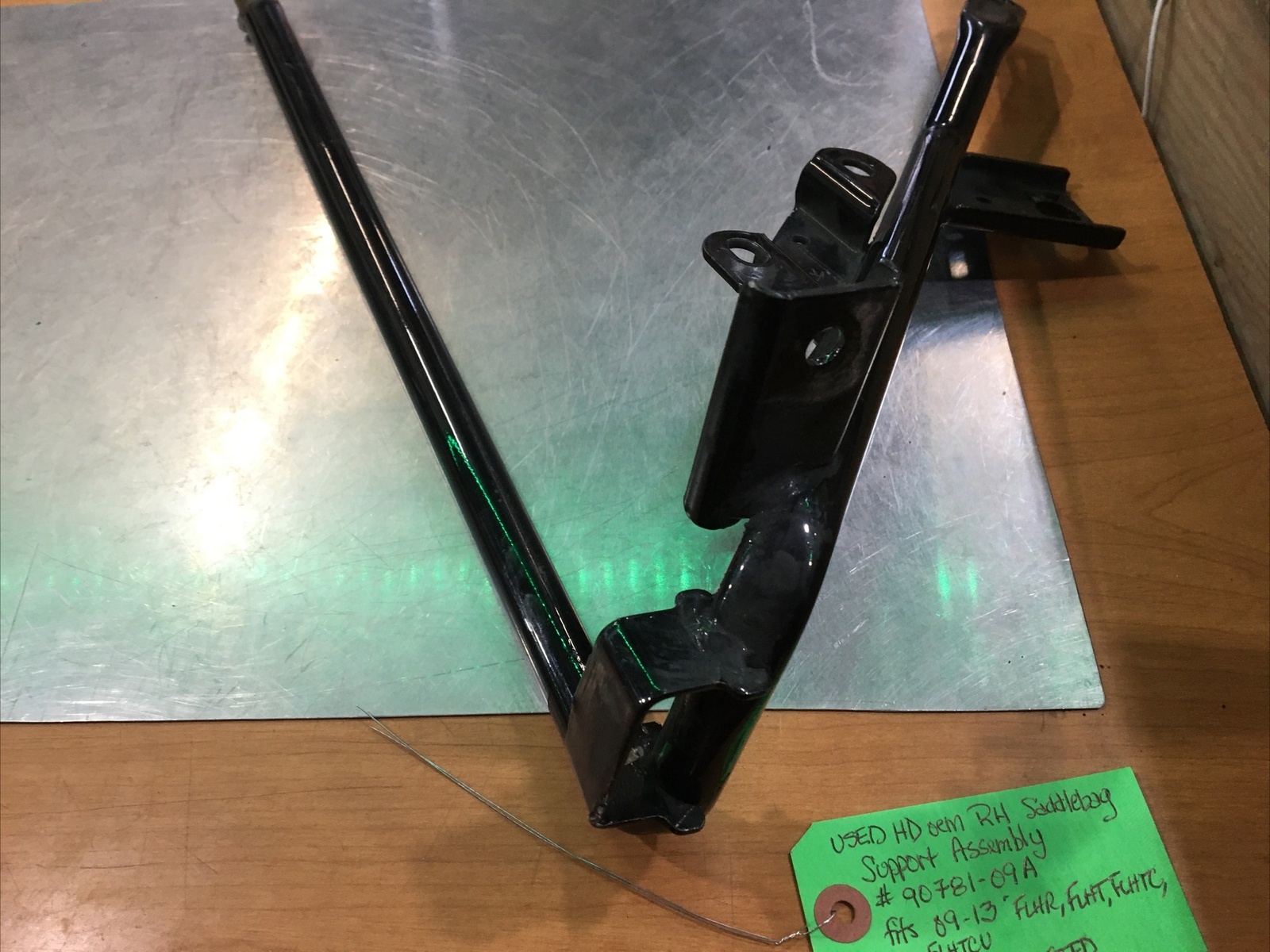 Harley Davidson oem RH Saddlebag Support Assembly #90781-09A