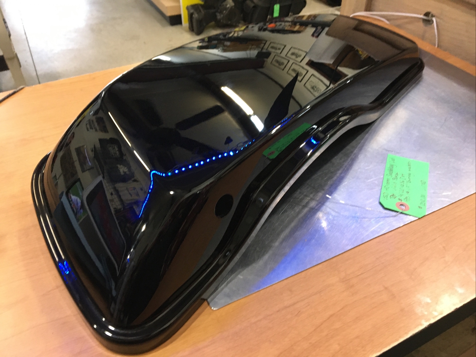 Harley Davidson oem Saddlebag Lid RH Vivid Black #90201056DH