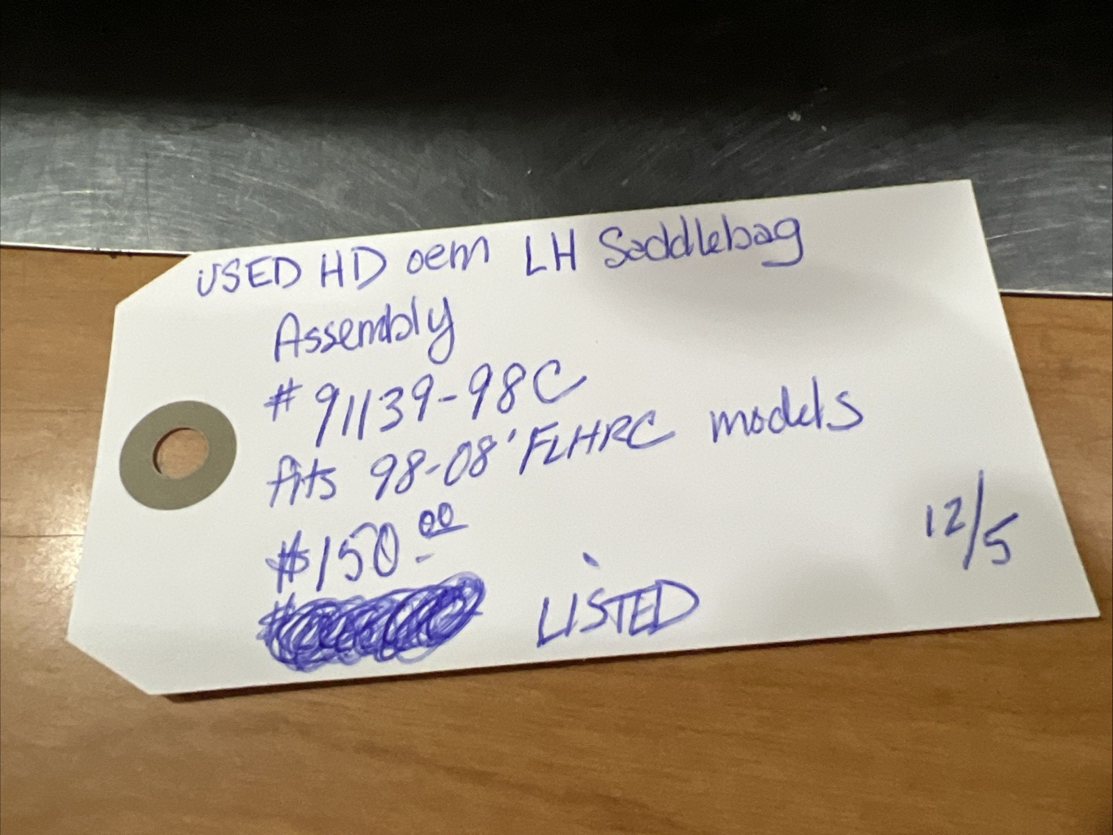 Harley Davidson oem LH Saddlebag Assembly #91139-98C