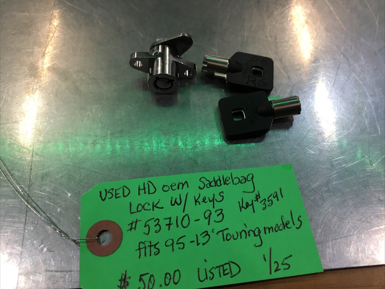 Harley Davidson oem Saddlebag Lock W/keys #53710-93