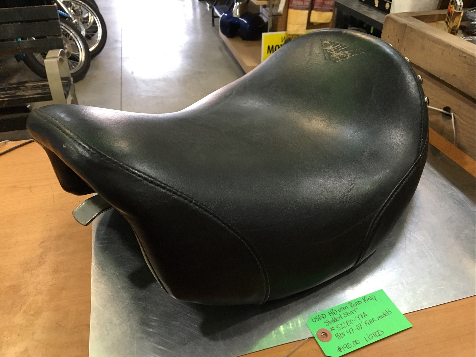 Harley Davidson oem Road King Studded Seat #52280-97A