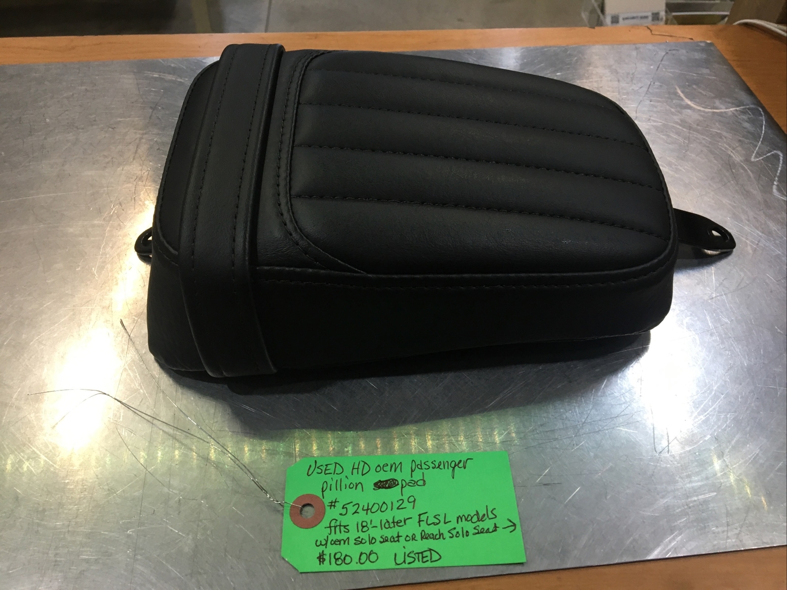 Harley Davidson oem Passenger Pillion Pad #52400129