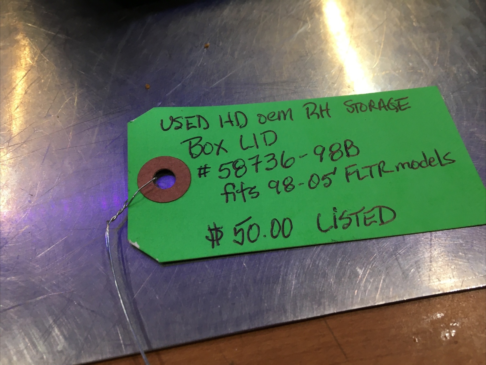 Harley Davidson oem RH Storage Box Lid #58736-98B