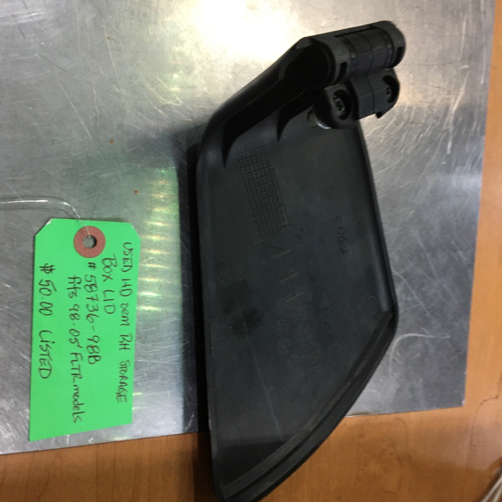 Harley Davidson oem RH Storage Box Lid #58736-98B