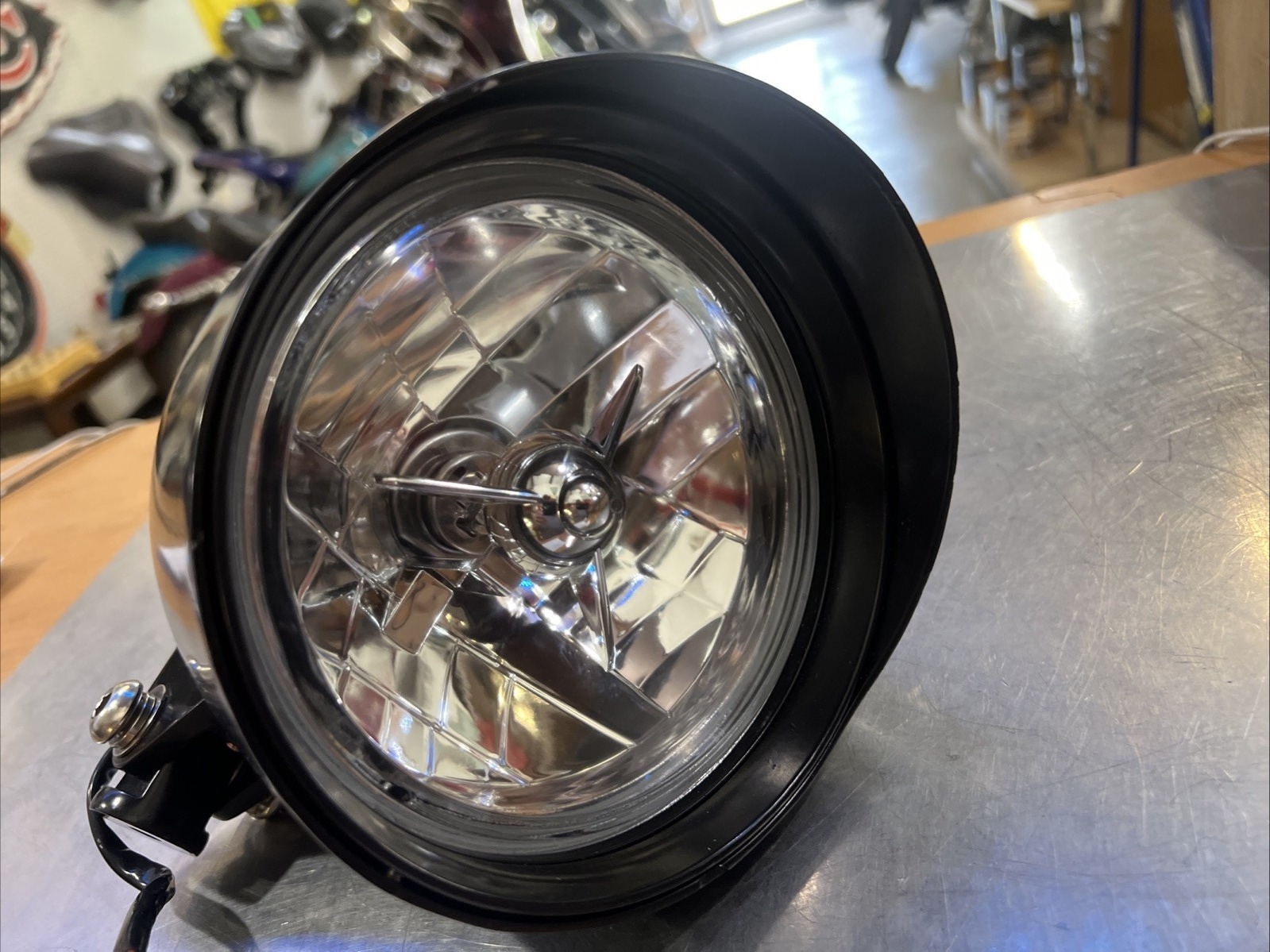 Black Chopper Headlight 5-3/4” W/Tri-Bar Bulb Halogen