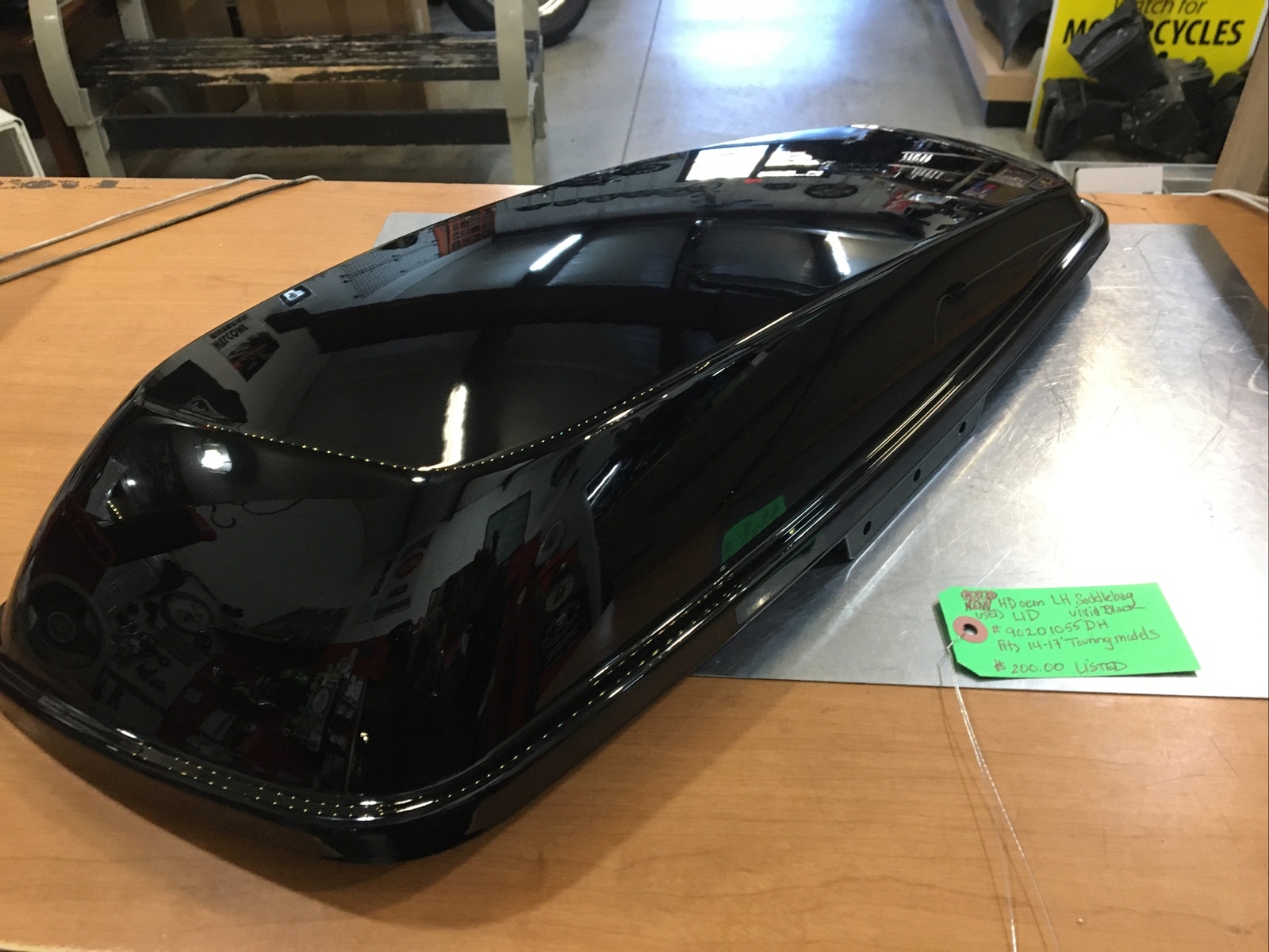 Harley Davidson oem LH Saddlebag Lid Vivid Black #90201055DH