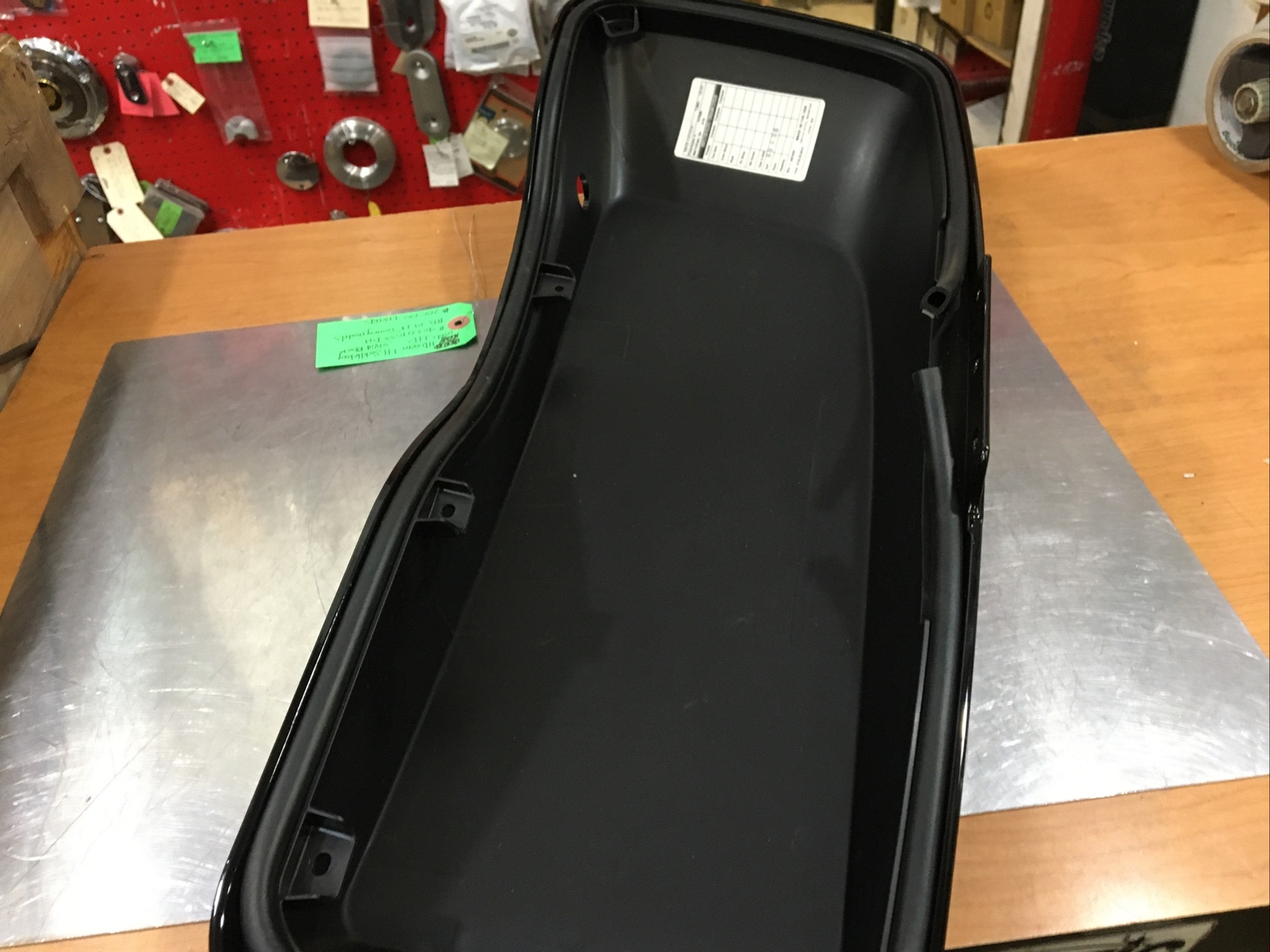 Harley Davidson oem LH Saddlebag Lid Vivid Black #90201055DH