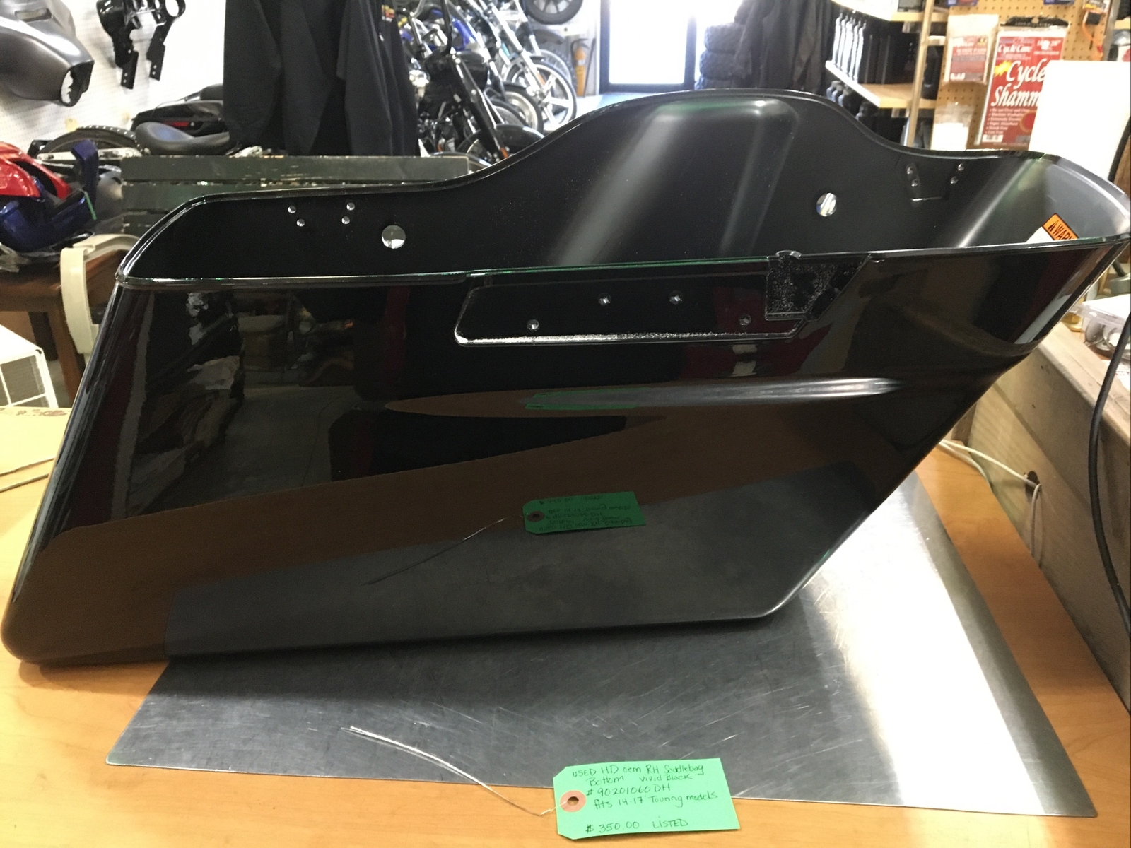 Harley Davidson oem RH Saddlebag Bottom Vivid Black