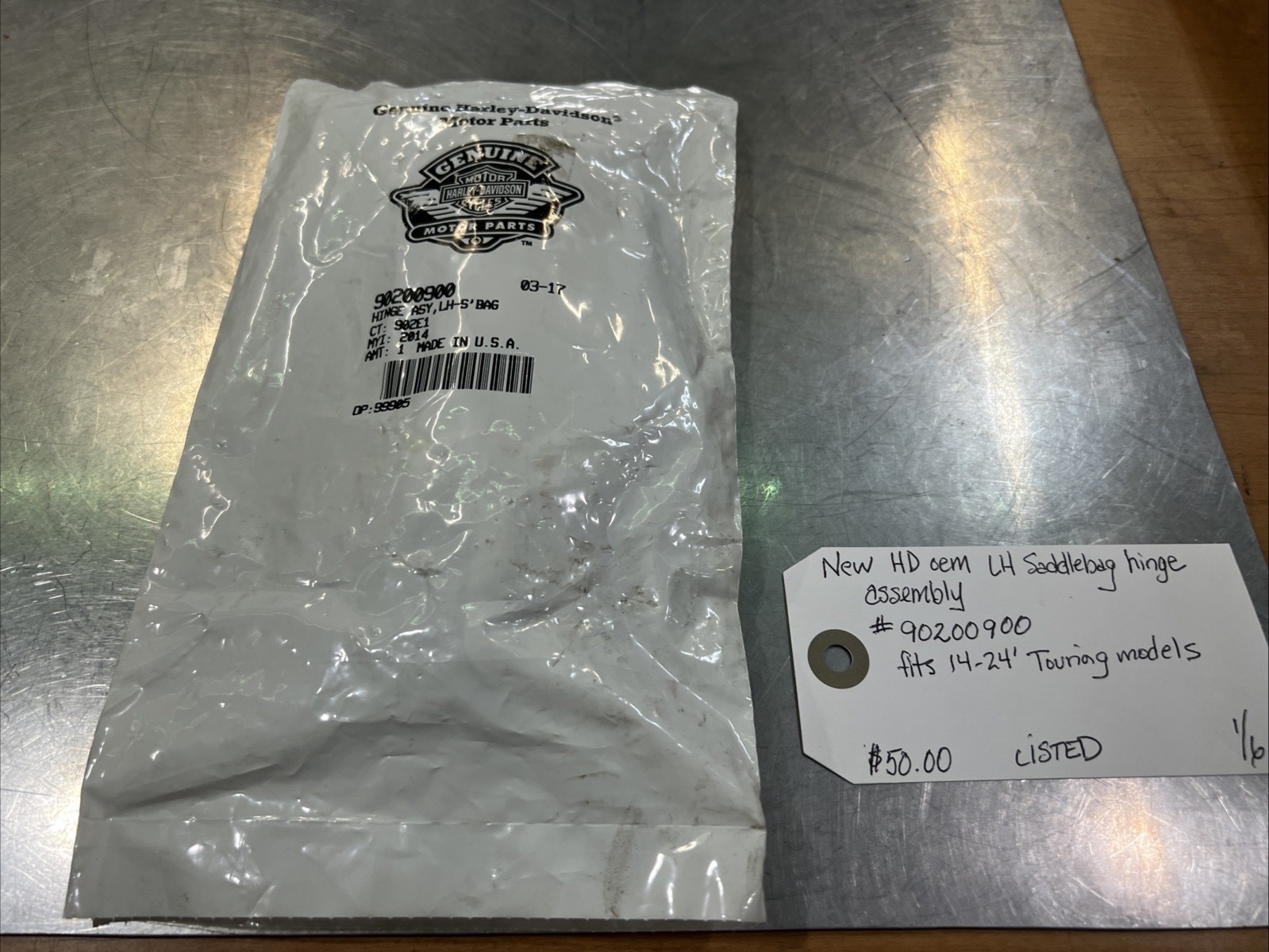 Harley Davidson oem LH Saddlebag Hinge Assembly #90200900