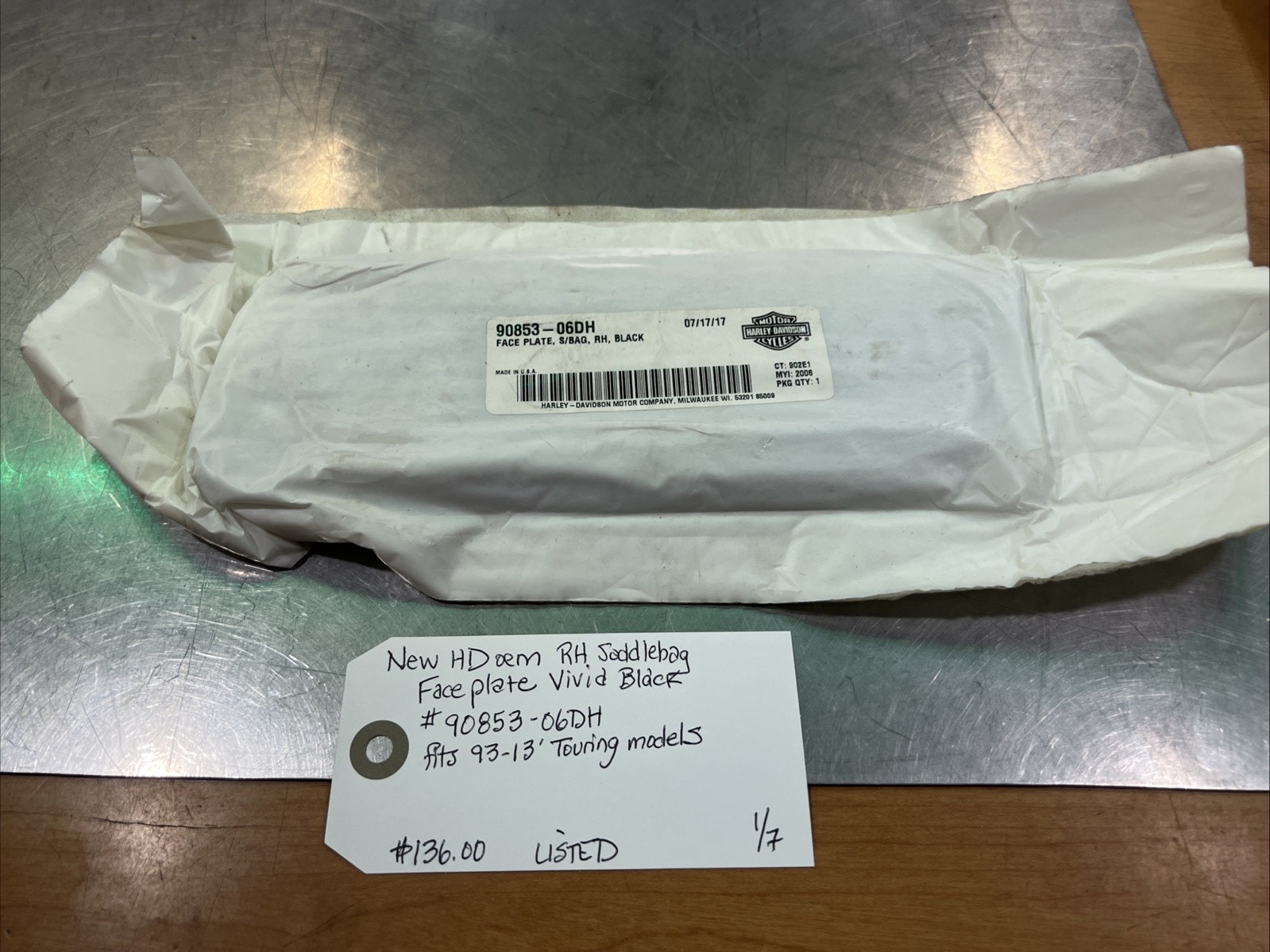Harley Davidson oem RH Saddlebag Face Plate Vivid Black