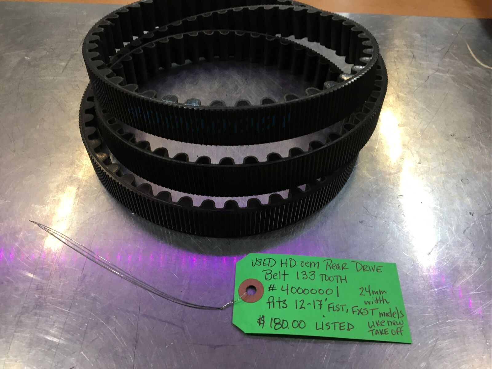 Harley Davidson oem Rear Drive Belt 133 Tooth #40000001