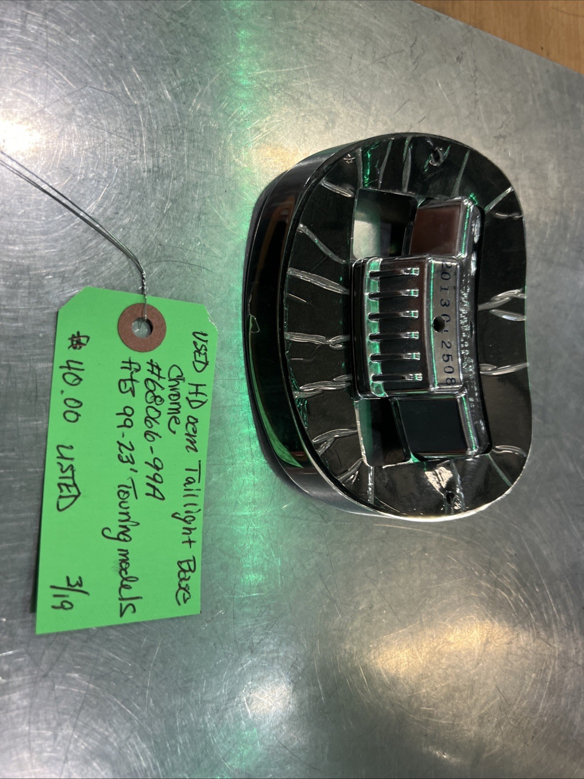 Harley Davidson oem Taillight Base Chrome #68066-99A