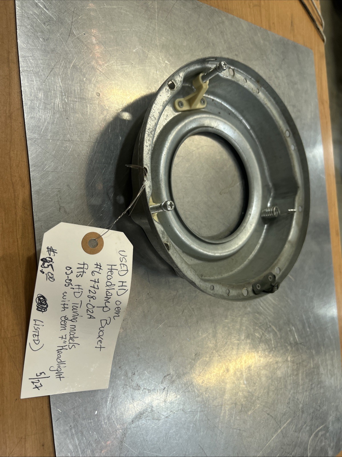 Harley Davidson oem Headlamp Bucket #67728-02A