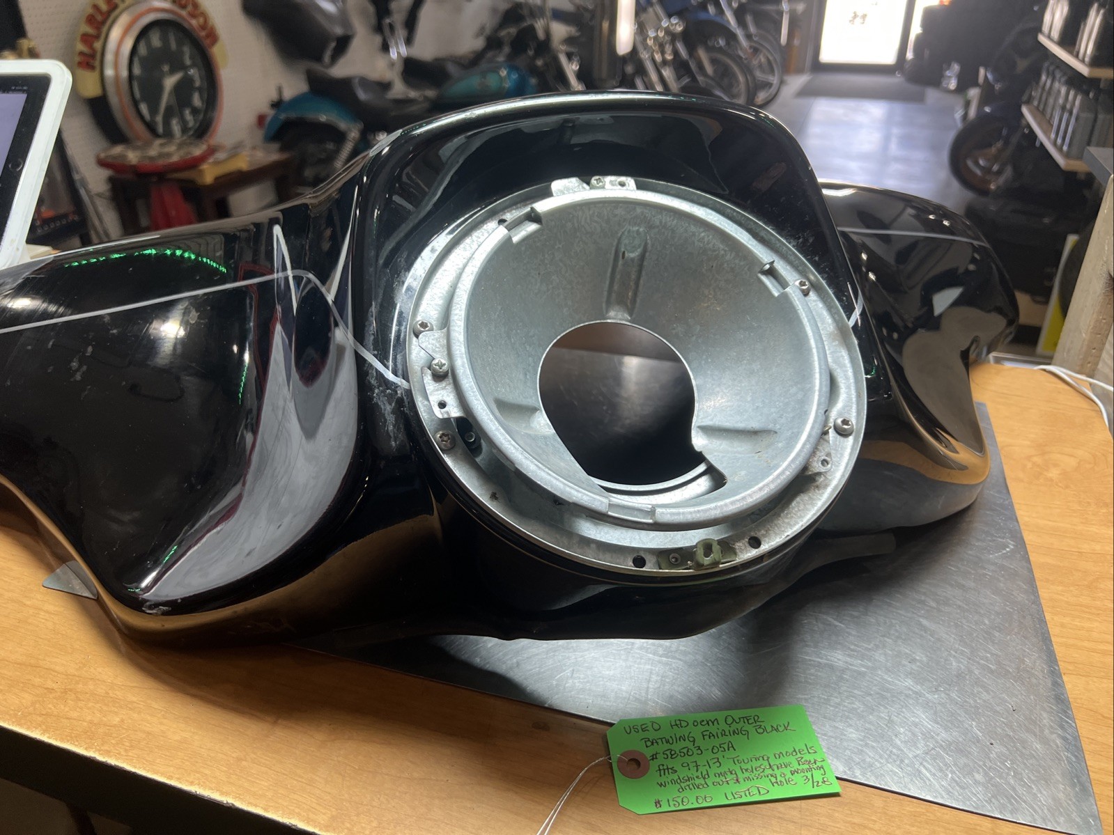 Harley Davidson oem Outer Batwing Fairing Black #58503-05A