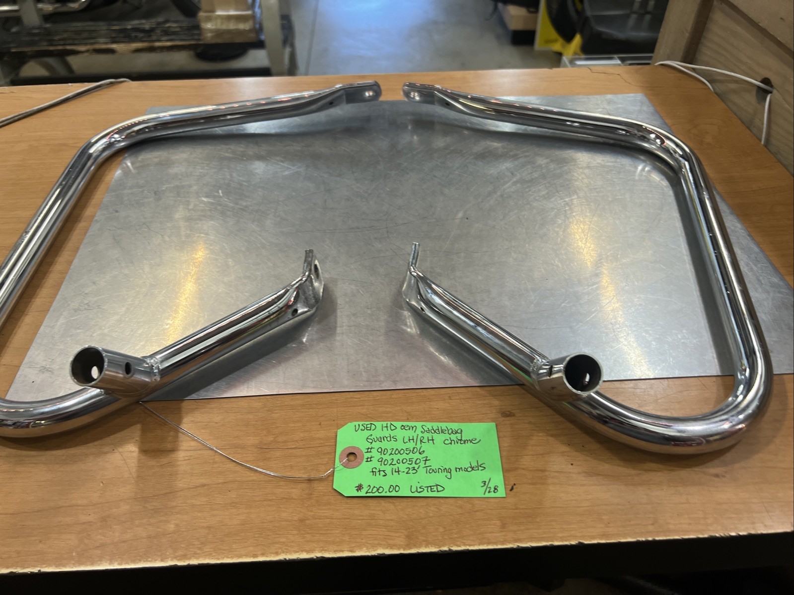 Harley Davidson oem Saddlebag Guards LH/RH Chrome #90200506/90200507