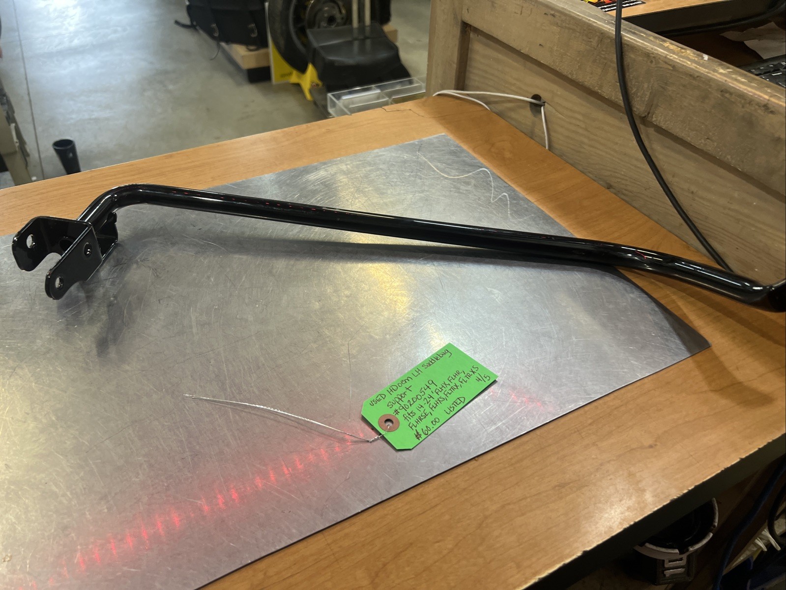 Harley Davidson oem Saddlebag Support #90200549