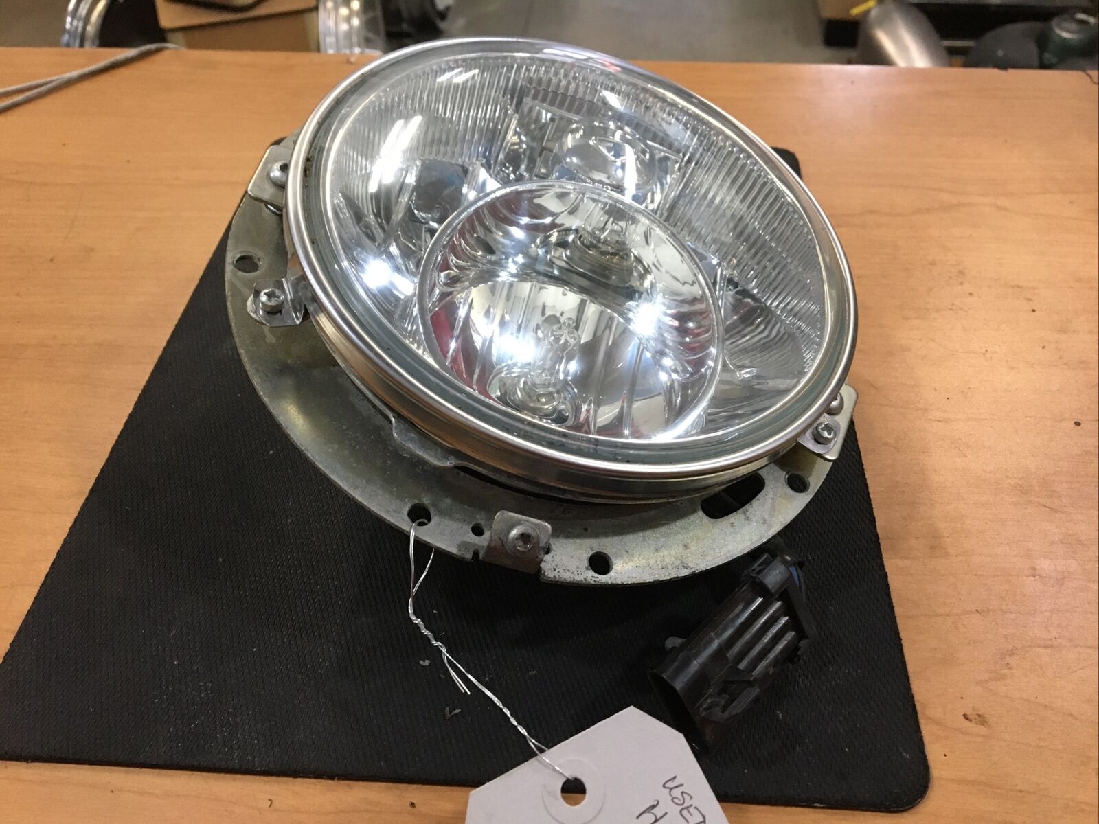 Harley Davidson OEM Dual halogen Headlamp with mounting ring #67700062