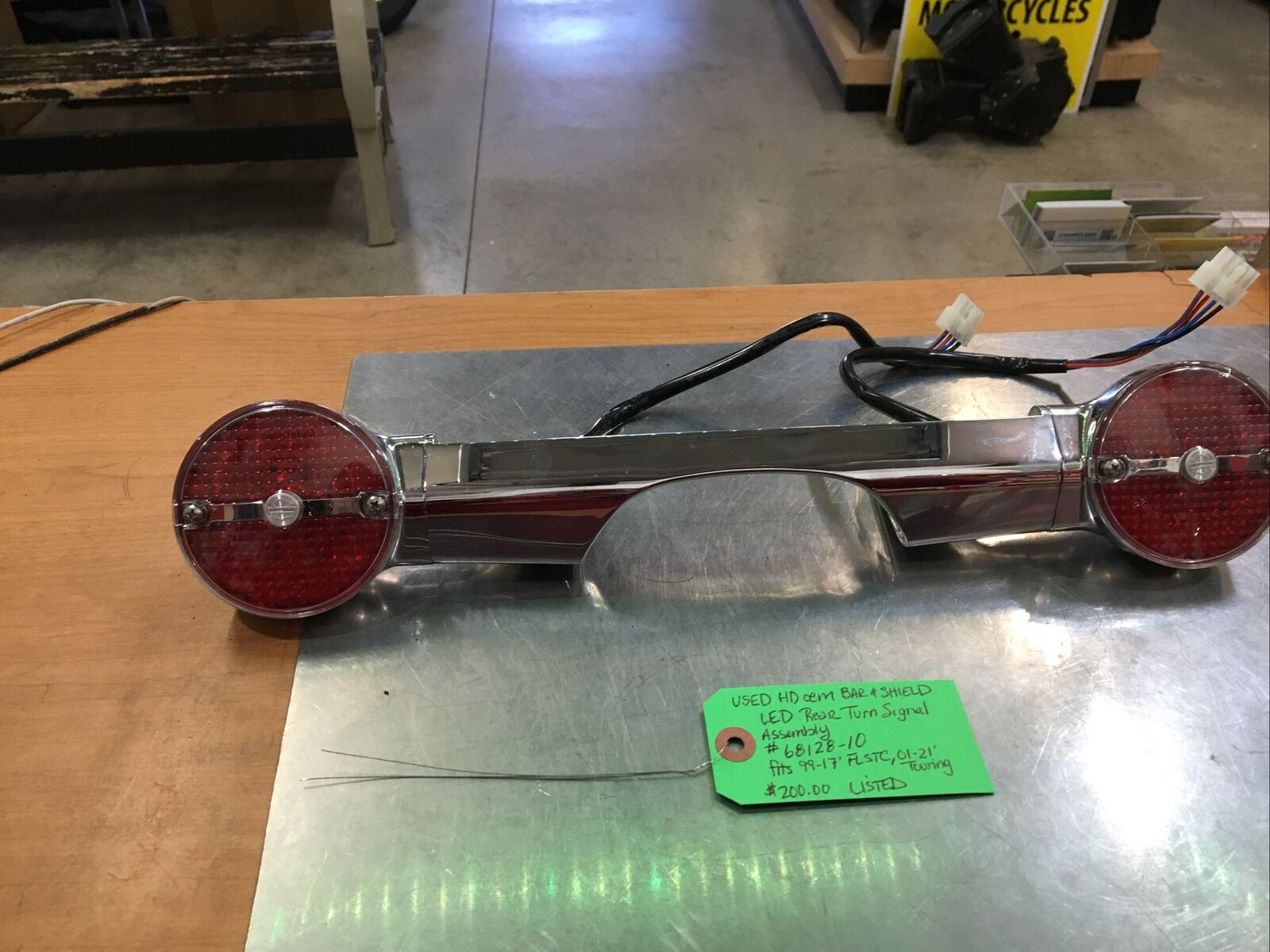 Harley Davidson oem Bar & Shield LED Rear Turn Signal Assembly #68128-10